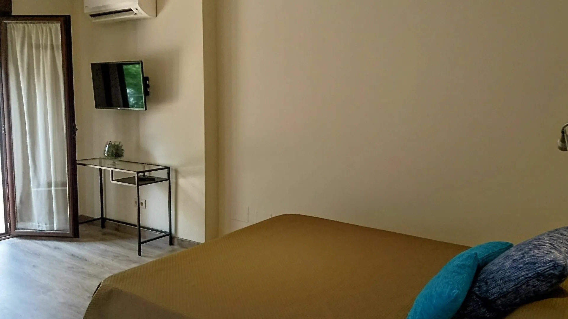 Hostal El Gallo Marbella Hostel
